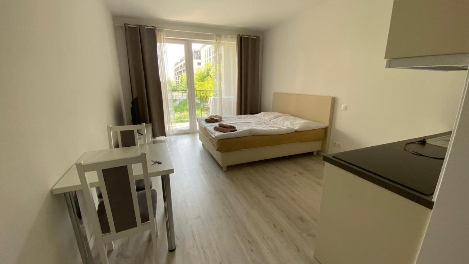 1 Room Apartment With Terrace, Slnecnice, 18B Bratysława Zewnętrze zdjęcie