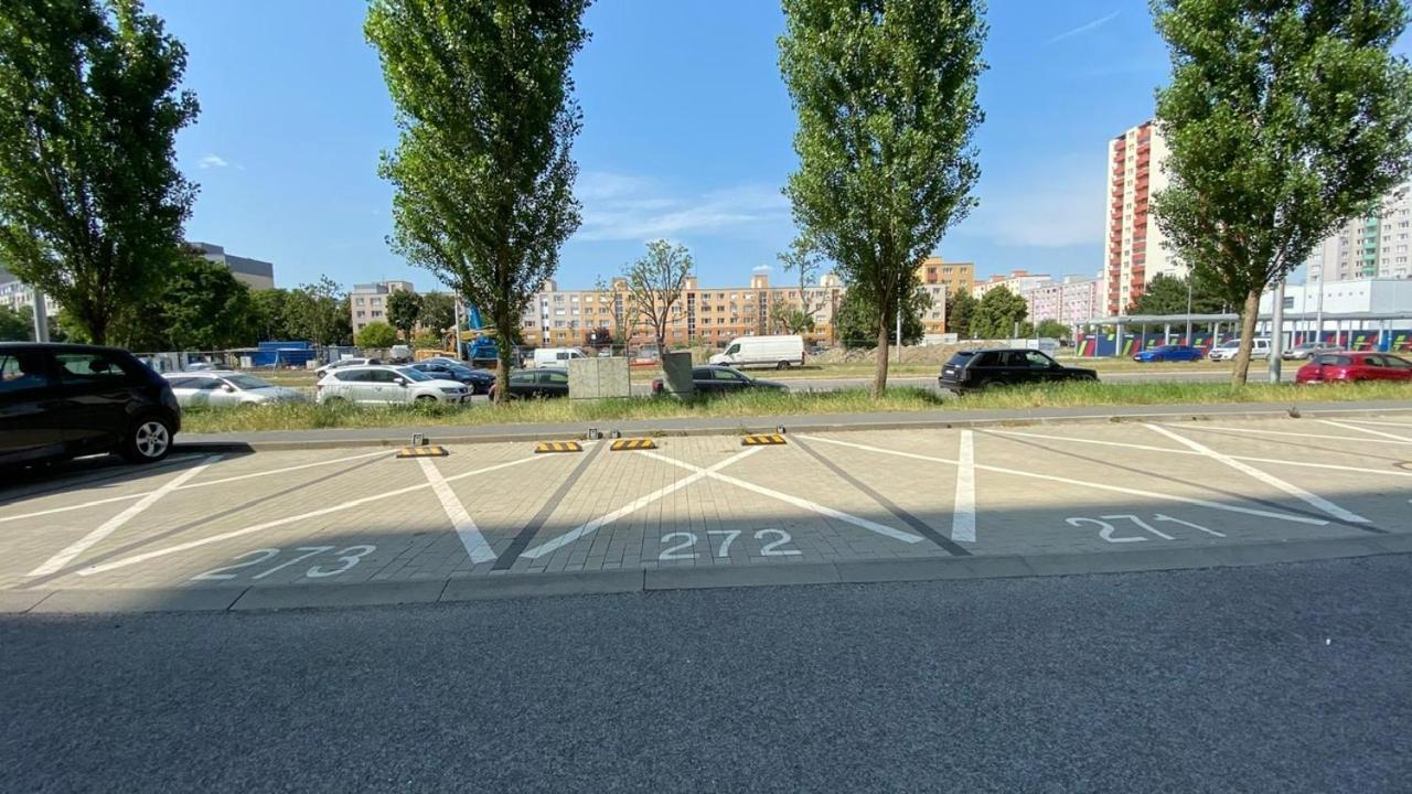 1 Room Apartment With Terrace, Slnecnice, 18B Bratysława Zewnętrze zdjęcie