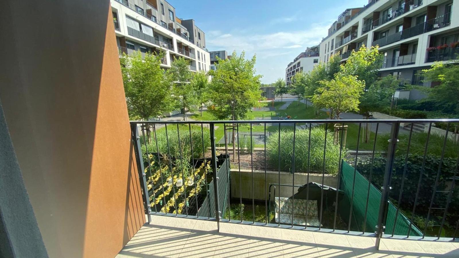 1 Room Apartment With Terrace, Slnecnice, 18B Bratysława Zewnętrze zdjęcie